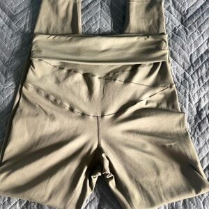 Nike High Waisted Dry Fit Leggings Medium Green.  Waist can be rolled down.